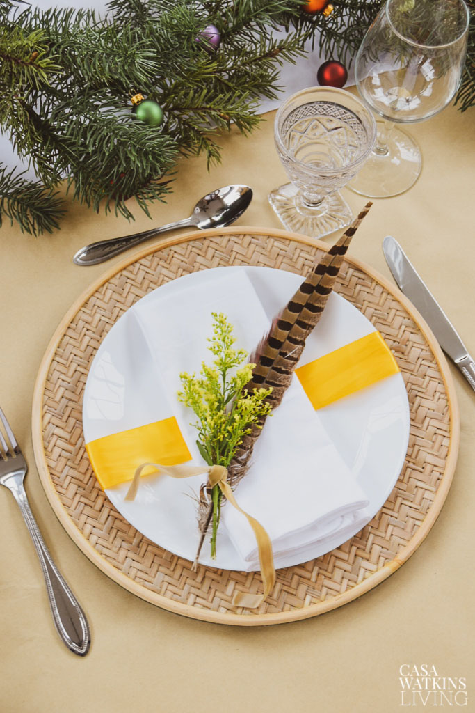 10 Modern Christmas Table Setting Ideas With White Plates - Casa ...