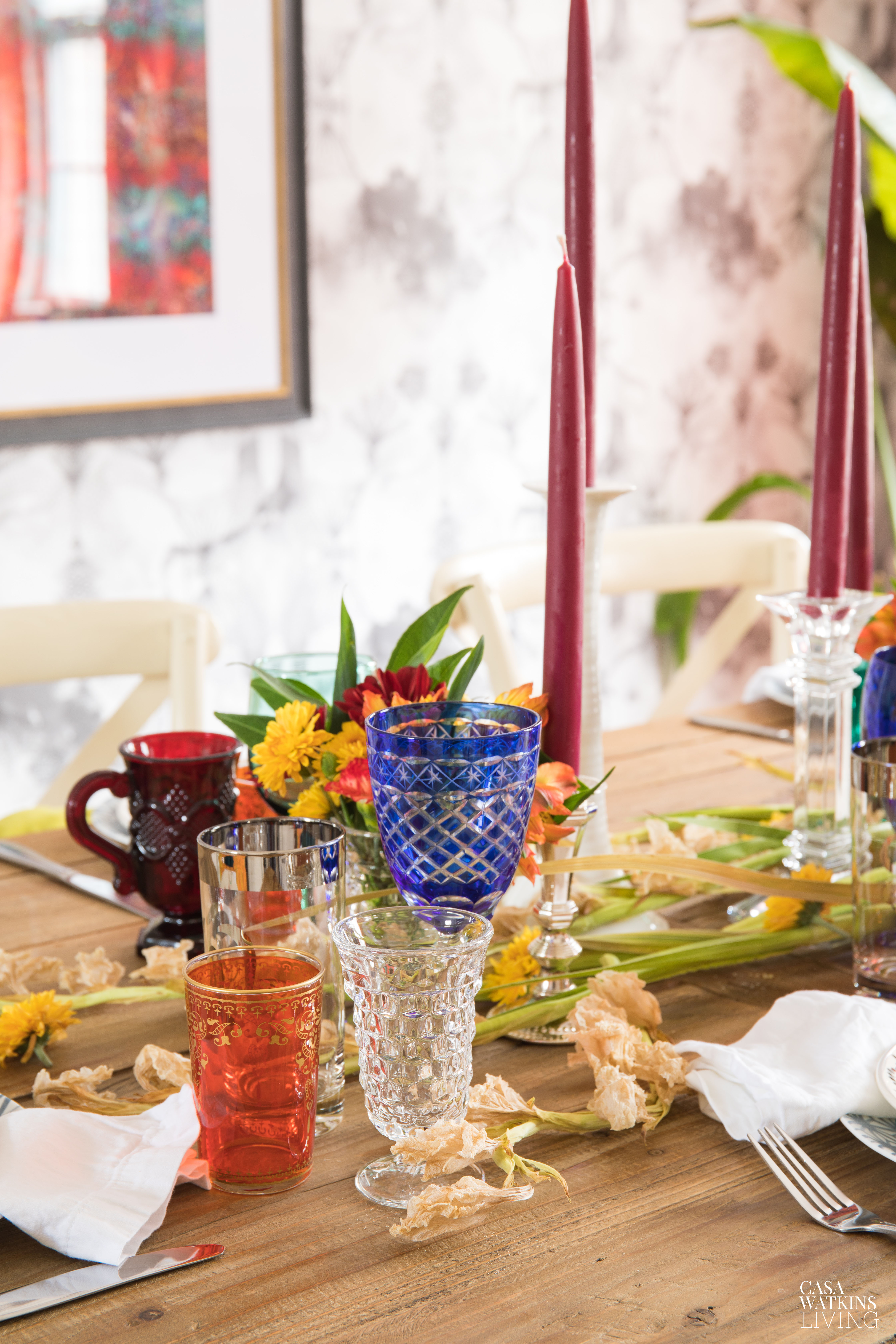 https://casawatkinsliving.com/wp-content/uploads/2019/11/how-to-decorate-thanksgiving-dinner-table-boho-style.jpg