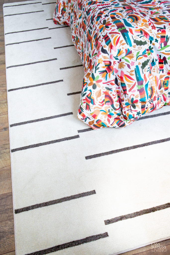 modern-black-white-rug-bedroom-decor - Casa Watkins Living